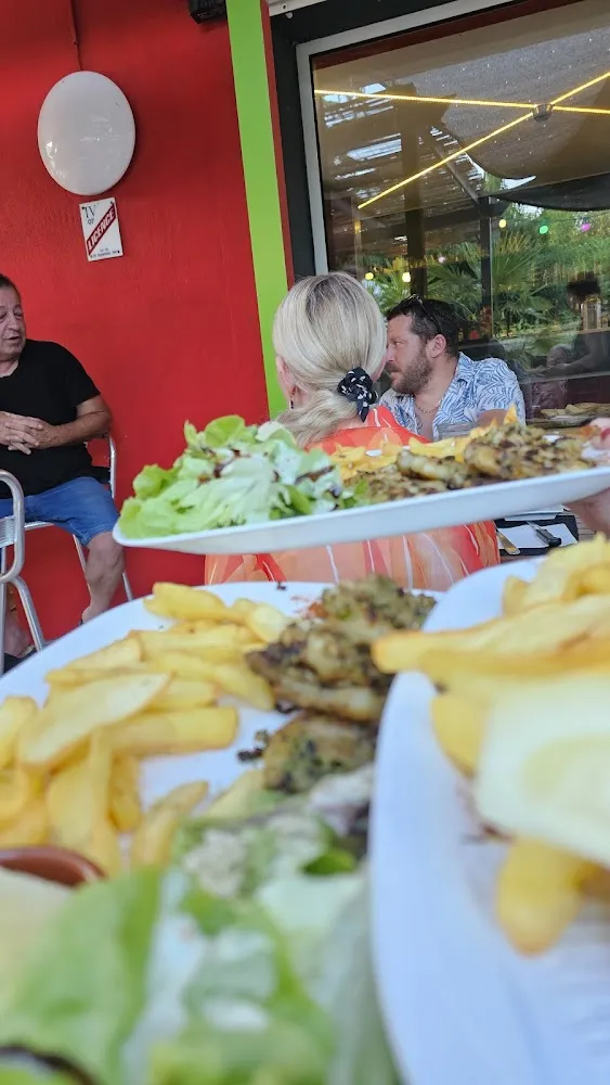 Cuisses de Grenouilles Frites Salades